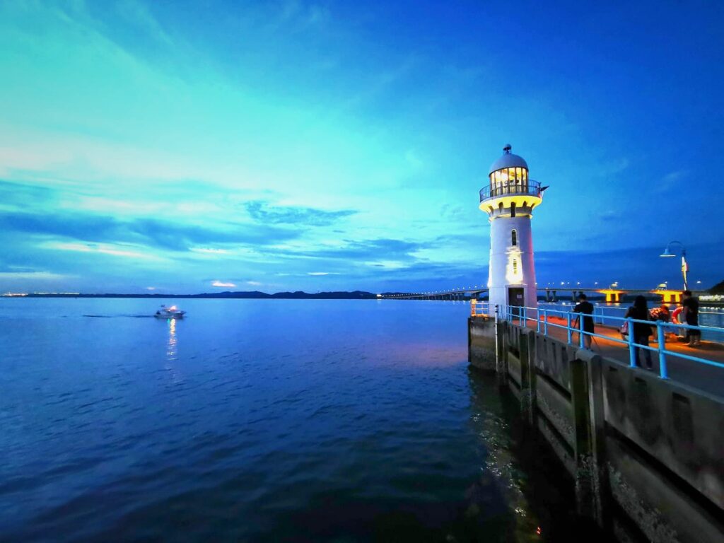 raffles marina lighthouse singapore
