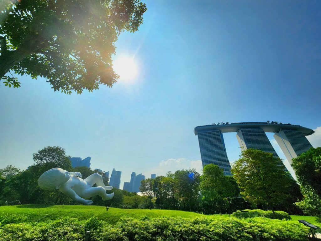 marina barage floating baby sculpture the planet by marc quinn singapore