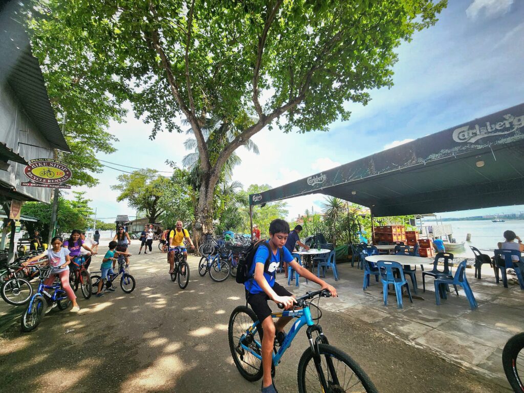 pulau ubin cycling path singapore
